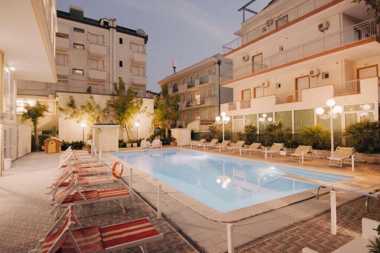 Hotel Beverly Rimini Exterior foto