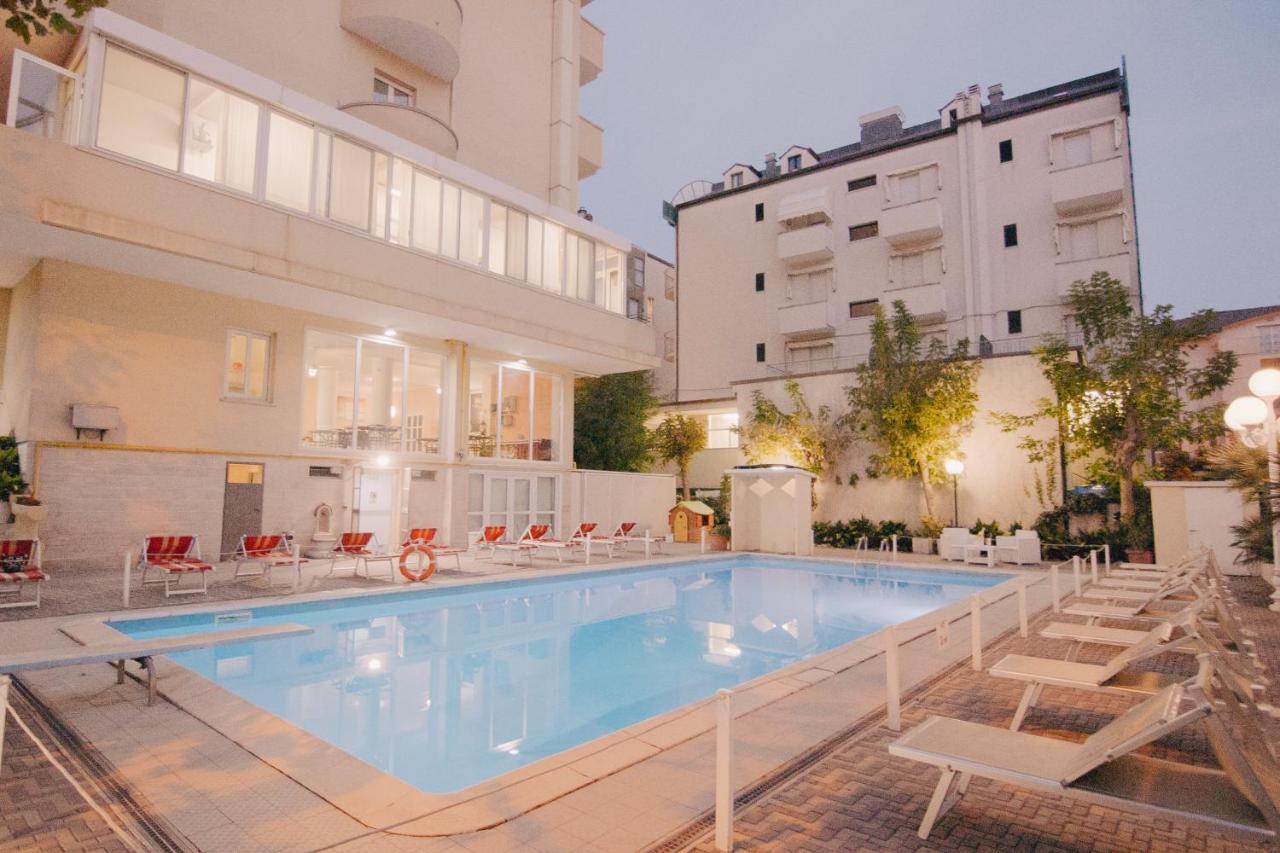 Hotel Beverly Rimini Exterior foto